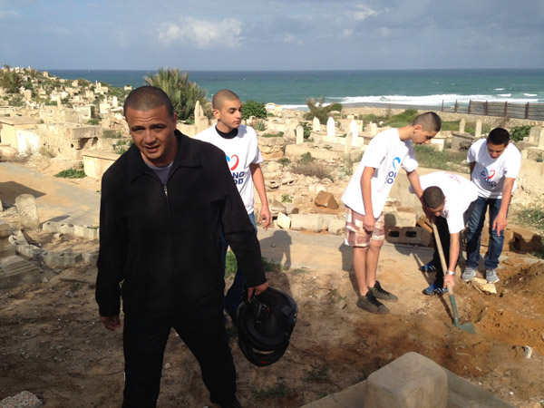 بمبادرة مدرسة أجيال الثانوية - تنفيذ مشروع لترميم مقبرة الكازاخانة في يافا